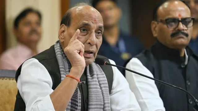 বাংলাদেশের মতো ক্ষমতার পালাবদল চায় কংগ্রেস- রাজনাথ