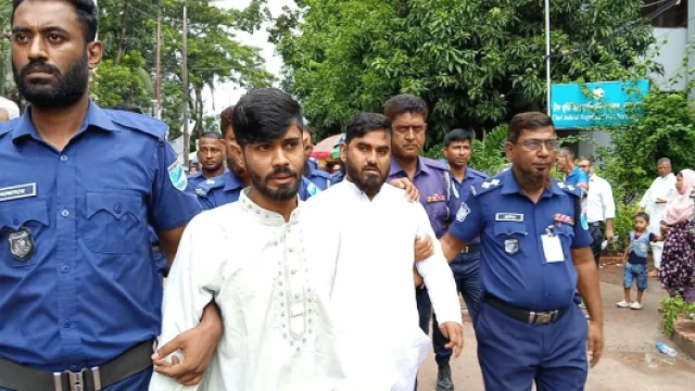 নারায়ণগঞ্জে ছিনতাইয়ের সময় বিশ্ববিদ্যালয় শিক্ষার্থী মো. ওয়াজেদ সীমান্তকে ছুরিকাঘাতে হত্যার মামলায় তিন...