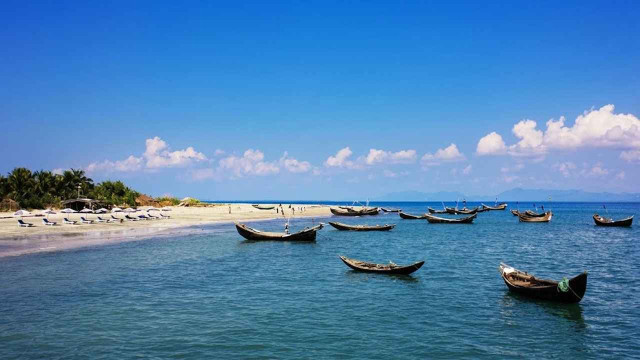 পর্যটন মৌসুম শুরু হলেও দাপ্তরিক অনুমোদন জটিলতায় আগামী ১ নভেম্বর থেকে সেন্টমার্টিন