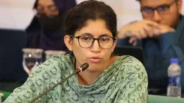 উমামা ফাতেমা বিমানবন্দরে আটক—ভাইরাল দাবির সত্যতা কী