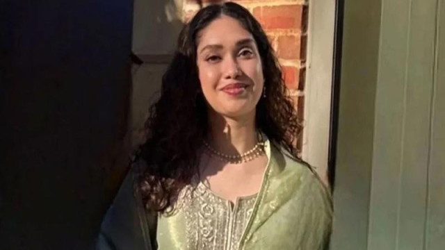 লাইনে দাঁড়িয়ে লাইসেন্স পরীক্ষা দিলেন জাইমা রহমান