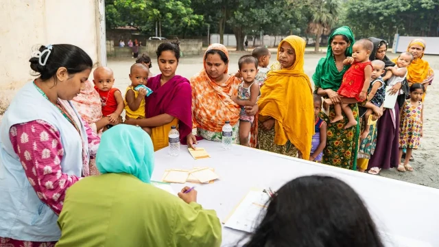 হাম-রুবেলা টিকাদান কার্যক্রম পরিদর্শনে মার্কিন চার্জ দ্য অ্যাফেয়ার্স